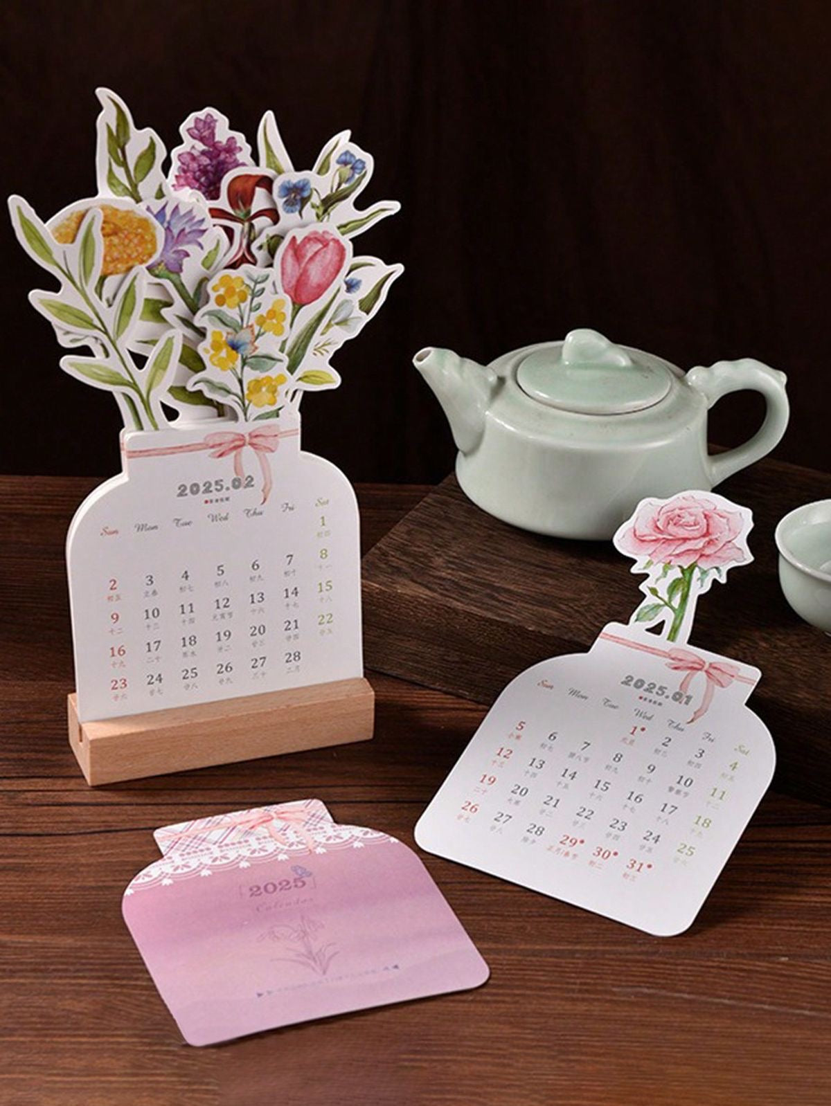 Floral desk calendar