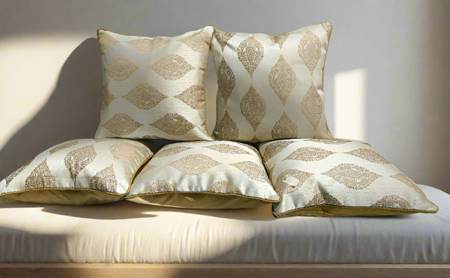 Cushion with cover set of 5 Hover Image
